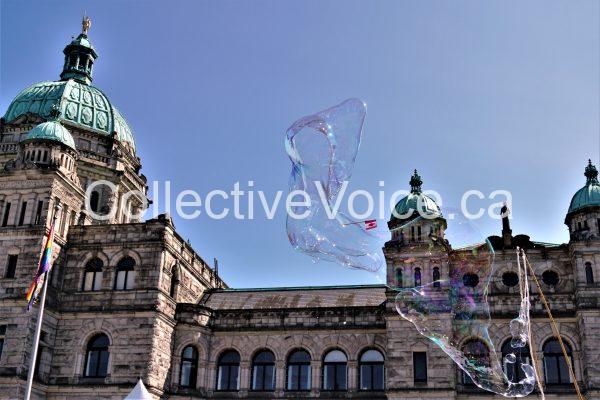 Bubbles - July 1 Legislative Bldg Victoria BC - Look at the flag - DSC02869 - rev1