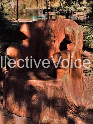 Beacon Hill Park - An inviting chair for you - IMG E3173 (2)